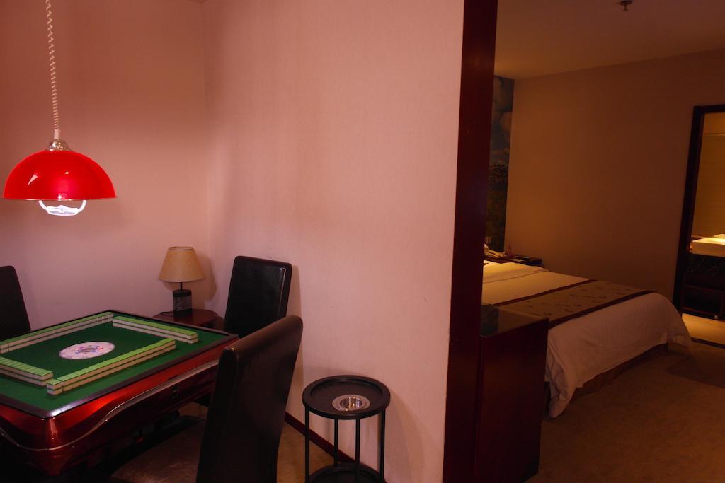 Holland Hotel